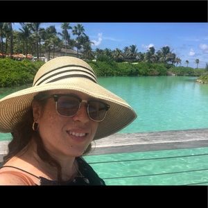 Meet your Posher, Yessica